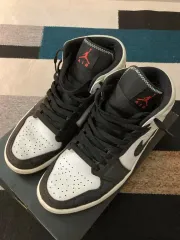 ジョーダン 1 Mid SE Track Red