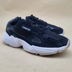 アディダス ファルコン レディーススニーカー 24センチ