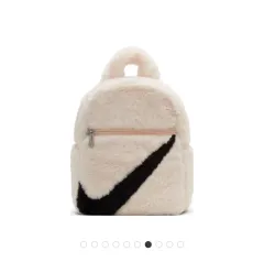 NIKE(ナイキ) フューチュラ 365 捕虜 ファー ミニ リュック リュックサック フェイクファー