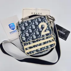 完成した感じ Dior(ディオール) オブリーク pvc ミニ クロスバッグ