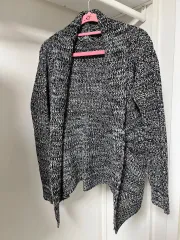 ブラック&ホワイト ニット カーディガン