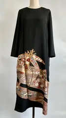 黒留袖リメイク　金色装飾　ロングワンピース　黒　正絹　豪華黒留袖　駒刺繍　松竹梅花文　正絹　逸品　M〜Lサイズ
