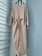 ストラップ付きマキシドレス