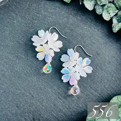 新作【556】ハンドメイド ピアス イヤリング 春物 桜 フラワー 花びら ホワイト シルバー ロジウム 金具