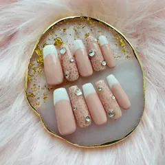 大人モテ確定♡うる艶ヌード×白フレンチ×ビジュー 上品きれいめネイル