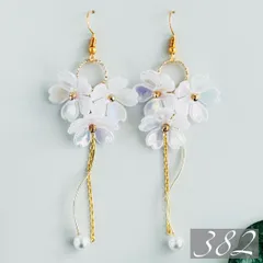 【382】ハンドメイド ピアス イヤリング 春物 桜 フラワー 花びら ホワイト