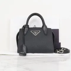 プラダ 三角ロゴ サフィアーノ トートバッグ ブラック 1BA269