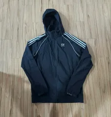 アディダス オリジナル ウィンドブレーカー