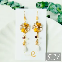 新作【521】フラワー キャンディ 黄色 イエロー ミモザカラー 春 ハンドメイド ピアス イヤリング 揺れる キラキラ 華奢 大人可愛い マーガレット ヒナギク 雛菊 デイジー ステンドグラス風 昭和レトロ