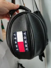 Tommy Hilfiger(トミーヒルフィガー) ジーンズ ヘリテイジ ボール クロスバッグ ブラック