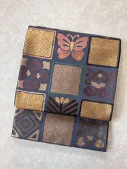 【袋帯】幾何文 蝶文様 スモーキーグレー×金×赤紫 モダン格子柄［RO023］