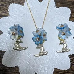銀色猫と水色花ピアス＆イヤリングとネックレスのセット（2点目半額）