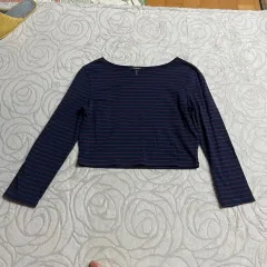 3 フォーエバー 21 ネイビー+レッド ボーダー柄 クロップド 長袖Tシャツ