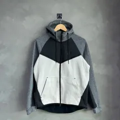 Nike(ナイキ） テックフィット フード付き ジップアップパーカー 白 チャコールグレー グレー