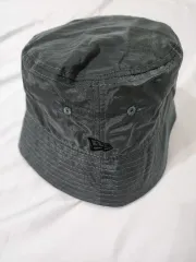 NEW ERA(ニューエラ) ナイロン メタル 船乗り 브림 バケット ハット ダスティ グレー ( M ー L ）