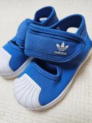 アディダス幼児 サンダル