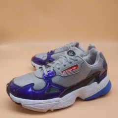 アディダス ファルコン パープルグレー レディーススニーカー 23.5センチ