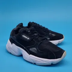 アディダス ファルコン ブラック レディーススニーカー 220