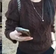 ケーブル編み 茶色 クロップド ニット