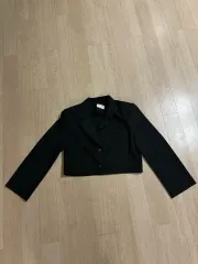 クロップドジャケット パッド入りジャケット ブラックジャケット 春ジャケット ゲストルック