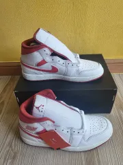 新品ナイキ エアジョーダン 1 ミッド
