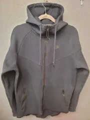 Nike(ナイキ） フード付き ジップアップパーカー