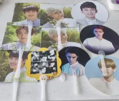EXOスターグッズ トレカ うちわ 写真 等身大パネル フラッグステッカー BOYSグループ