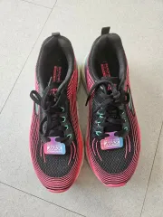 スケッチャーズ スニーカー