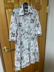 涼しい花柄ローブ