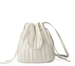 ザラ 巾着バッグ