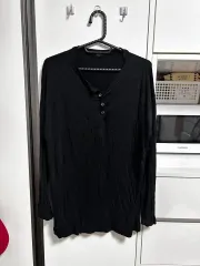 ブラックボタン無地長袖Tシャツ