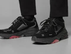 260 ） ZARA(ザラ) マキシ ボリューム スニーカーズ 黒 赤 ブレーザー