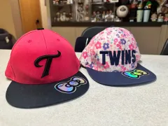 LGツインズ ハローキティ スナップバック 出品