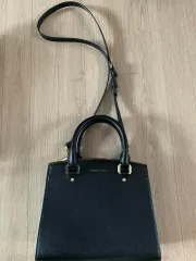 バッグ在庫整理中 CHARLES & KEITH ブラック ハンドバッグ