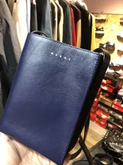 福岡出品 未使用に近い　MARNI MUSEO　NANO ナノバッグ マルニ ミュゼオ レザー ネイビー FKのサムネイル