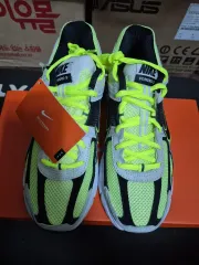 265 NIKE(ナイキ) ズーム ボメロ 5 スニーカー ランニングシューズ