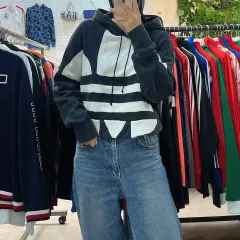 アディダス オリジナル ビックロゴ クロップド フーディー