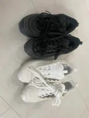 これらはナイキのスニーカーです