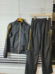 90) アディダス 黒金 トレーナー セットアップ 出品