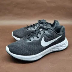 NIKE Revolution 6 ランニングシューズ 240