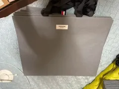 トム・ブラウンお買い物バッグ