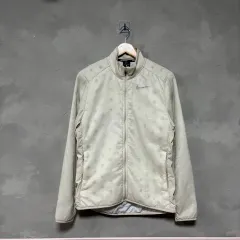 ナイキ エアロレイヤー 軽量ダウン ベージュ