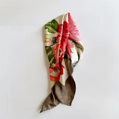 VALENTINO ヴァレンティノ ヴィンテージ シルクスカーフ イタリア製 花柄 フラワーモチーフ 大判サイズ ビンテージ ユーロヴィンテージ made in Italy