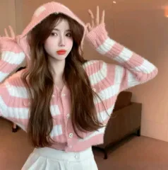 ピンクカラースキーム フード付きニット