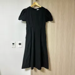 スリーブパフ シャカシャカ素材 ピンタックロングドレス 黒