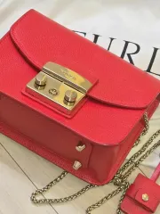 FURULA(フルラ) 大都市 ミニ クロスバッグ 赤