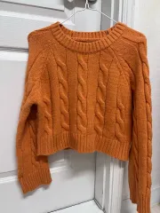 クロップド ケーブル編み ニット