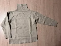 ベージュ タートルネック ニット 出品