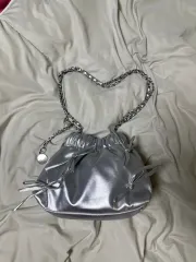 シルバー リボン チェーンバッグ