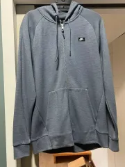 Nike(ナイキ） フード付き ジップアップパーカー M
